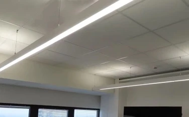 Cómo mejorar los techos altos y los lugares grandes con iluminación empotrada